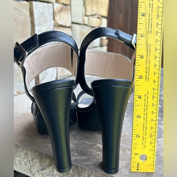 Chunky Heels Forever embroidered flower black heels. Sz-7. Os - Picture 6 of 7